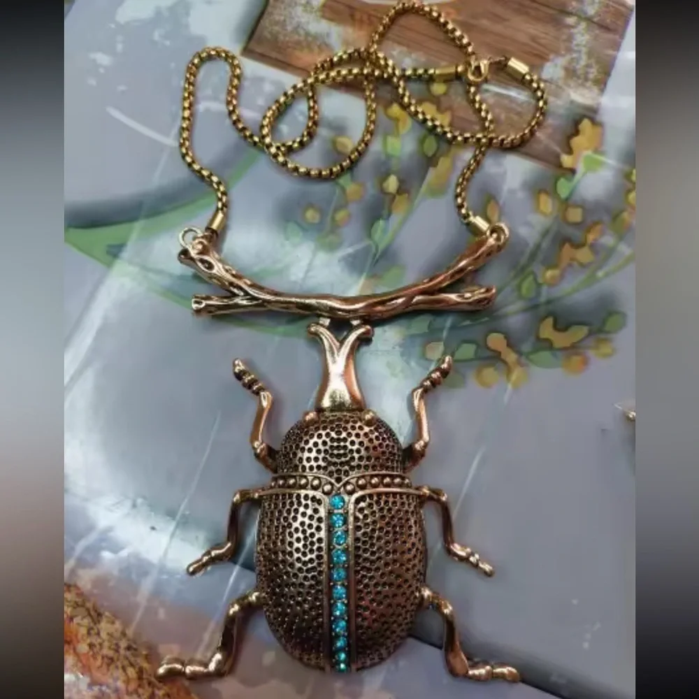 Vintage Beetle Jewelry Set – Necklace & Matching Earrings